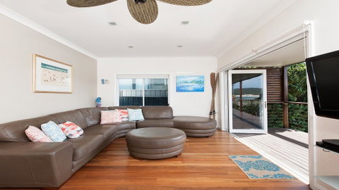 No. 1 Fingal Bay Beach House - The Little Abode - Accommodation Perth 2