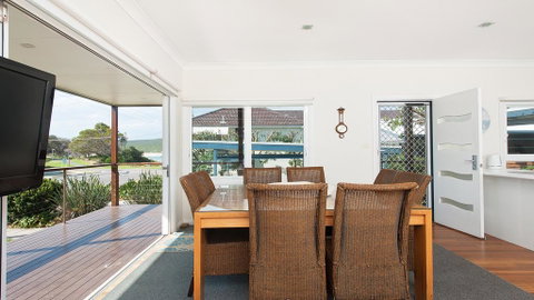 No. 1 Fingal Bay Beach House - The Little Abode - Accommodation Perth 1
