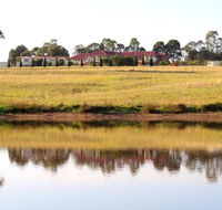 Noble Willow Studio Lovedale. Spacious with views and pool - Accommodation Perth