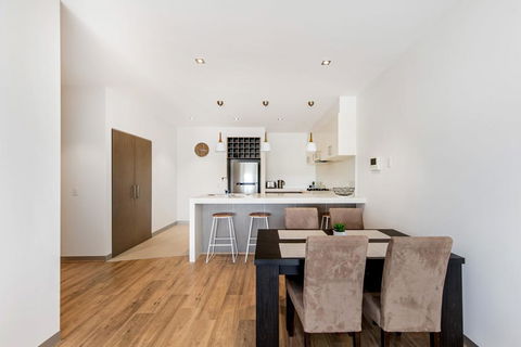 NORTH POINT RETREAT - MORNINGTON - Accommodation Perth 0