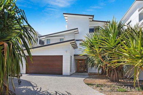 NORTHSHOR- ULTIMATE BEACH HOUSE - Accommodation Perth 1