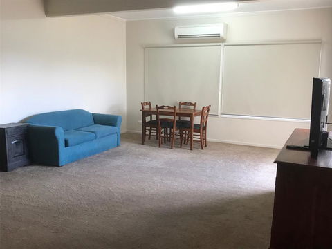 O'Shea's Royal Hotel - Accommodation Perth 1