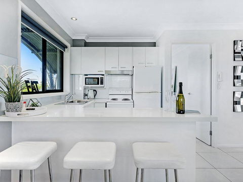 Oasis By The Sea - Accommodation Perth 1