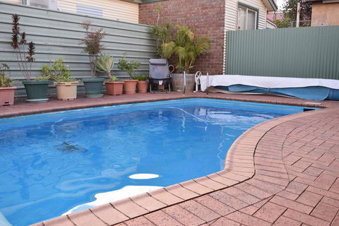 Oasis Motor Inn - Perth Resorts 1