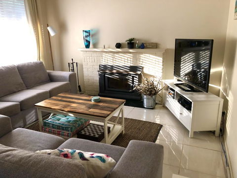 Ocean Beach Cottage - Accommodation Perth 3