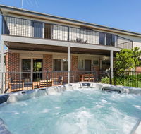 Ocean Breeze Retreat - with spa and space - Accommodation Perth