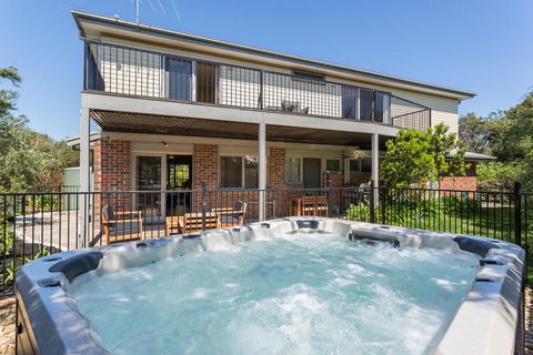 Ocean Breeze Retreat - With Spa And Space - Accommodation Perth 0