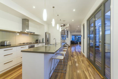 Ocean View: Luxury Beachfront - Perth Resorts 3
