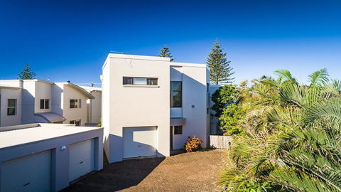 OCEAN WAVES - WiFi - Accommodation Perth 3