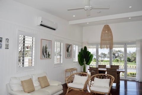 Oceanfront Beach House On Marine Parade - Accommodation Perth 1