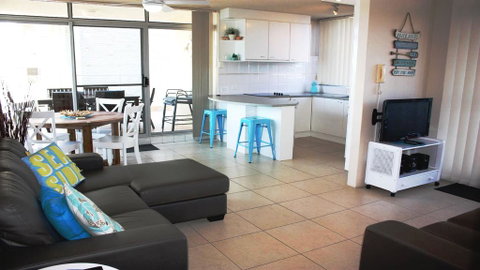 Oceanic 1 - On Forster Main Beach! - Accommodation Perth 2