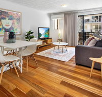 One-Bed Apartment With Balcony and Parking near CBD - Accommodation Perth
