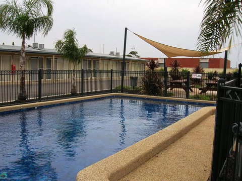 Overlander Hotel Motel - Perth Resorts 3