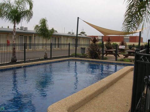 Overlander Hotel Motel - Perth Resorts 0
