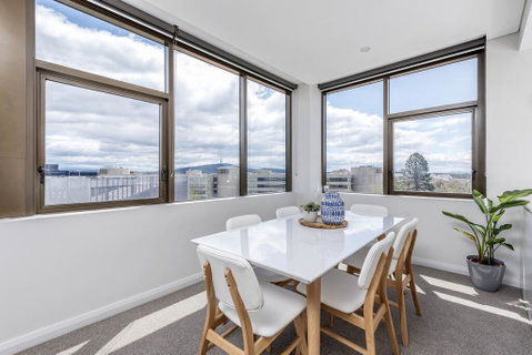Oversized Luxe 1 Bedder - Amazing Barton - Gym - Accommodation Perth 3