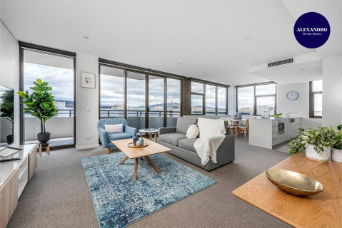 Oversized Luxe 1 Bedder - Amazing Barton - Gym - Accommodation Perth 0