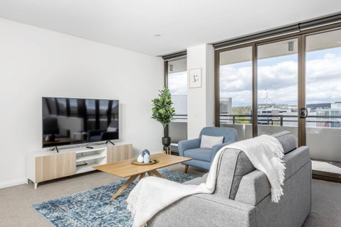 Oversized Luxe 1 Bedder - Amazing Barton - Gym - Accommodation Perth 2