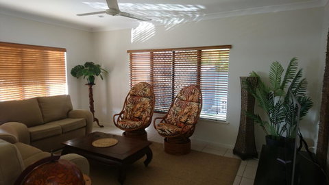 Palm Lakeside Holiday Home - Bowen, Whitsundays, Queensland - Accommodation Perth 2