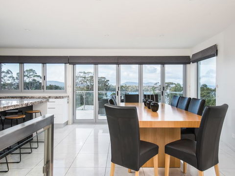 Paradise Point - Tamar Valley 14 Persons Residence With Pool - Perth Resorts 0