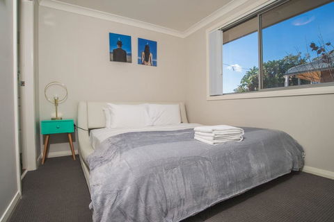 PEACEFUL 2Kingbed RootyHill Townhouse Near Station - Accommodation Perth 1