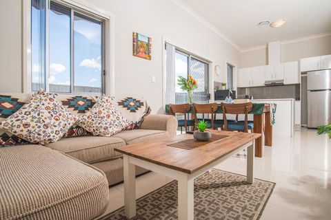 PEACEFUL 2Kingbed RootyHill Townhouse Near Station - Accommodation Perth 0