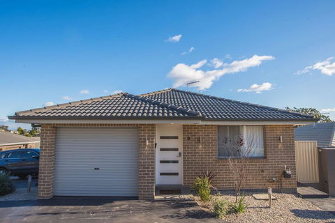 PEACEFUL 2Kingbed RootyHill Townhouse Near Station - Accommodation Perth 2