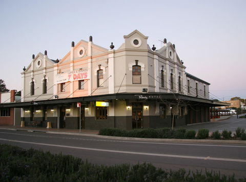 Peden's Hotel - Accommodation Perth 0