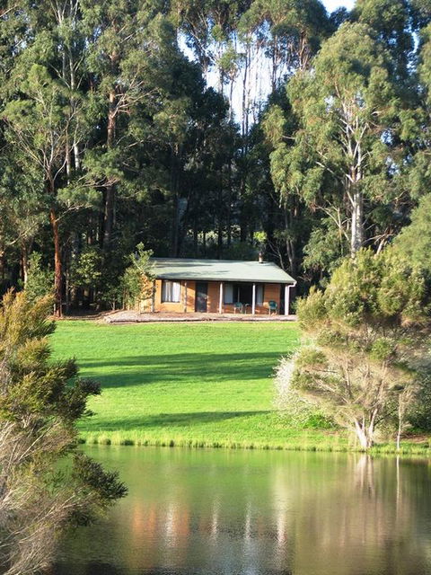 Pemberton Lake View Chalets - Accommodation Perth 3