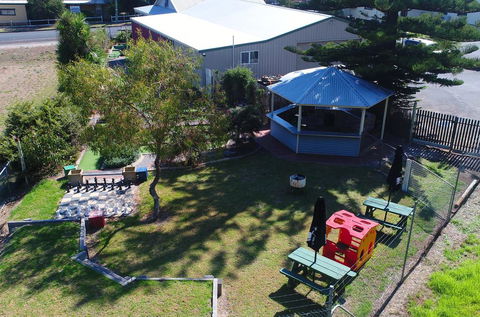 Pemberton Lodge - Accommodation Perth 1