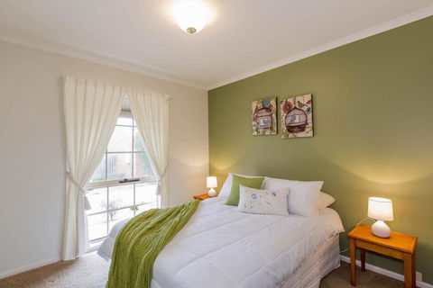 PERFECT ON PYMBLE AVE - Accommodation Perth 1