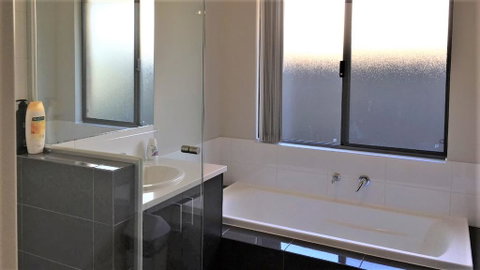 Perth Urban Vacation Home - Close To City & Airport - Accommodation Perth 1
