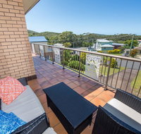 Pet Friendly Lentara St 8 - Fingal Bay - Accommodation Perth