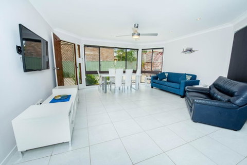 Pet Friendly Tomaree Rd 142 - Shoal Bay - Accommodation Perth 0
