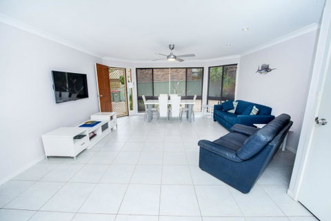 Pet Friendly Tomaree Rd 142 - Shoal Bay - Accommodation Perth 1