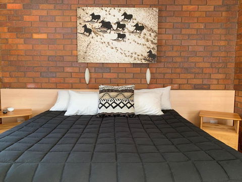Peter Allen Motor Inn - Accommodation Perth 2