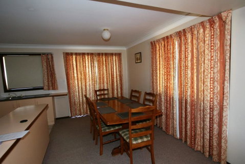 Petersdorf 4/129 Gippsland Street - Accommodation Perth 3