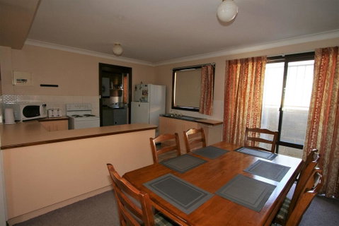 Petersdorf 4/129 Gippsland Street - Accommodation Perth 1
