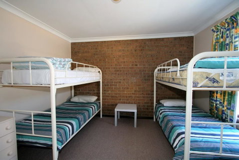 Petersdorf 4/129 Gippsland Street - Accommodation Perth 2