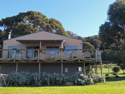 Pine Scrub Beach House - Accommodation Perth 1