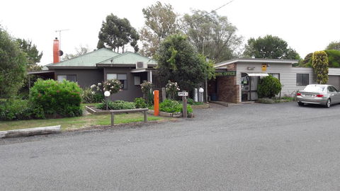 Pinewood Caravan Park - Accommodation Perth 2