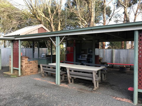 Pinewood Caravan Park - Accommodation Perth 0