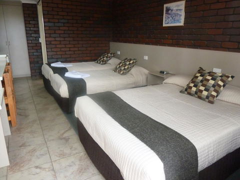 Pioneer Lodge Motel - Accommodation Perth 0