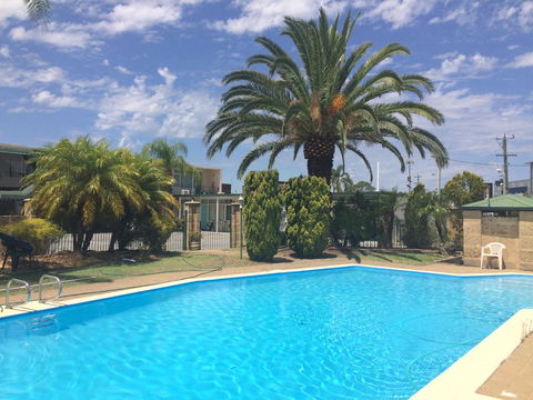 Platinum Motel - Perth Resorts 2