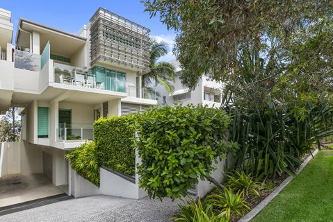 Platinum Status, Sunshine Beach - Accommodation Perth 1