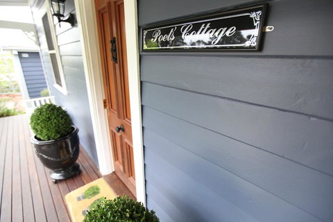 Poet's Cottage - Fireplace, Close To Treks - Accommodation Perth 2