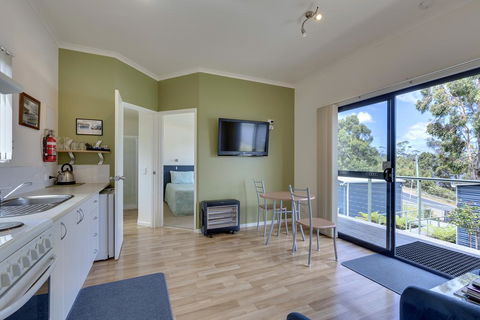 Port Huon Cottages - Perth Resorts 2