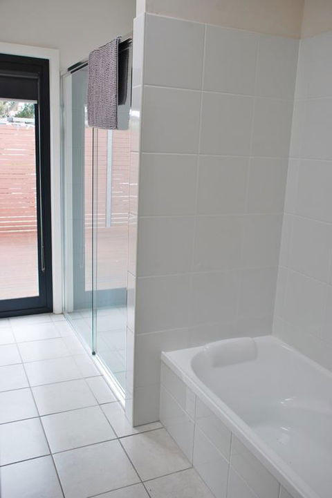 POSITION PERFECT CENTRAL INVERLOCH - Accommodation Perth 3