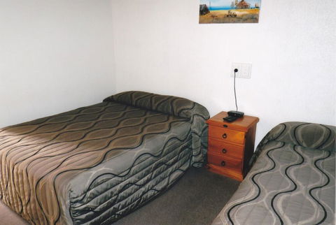 PRECINCT HOTEL GLADSTONE - Accommodation Perth 2