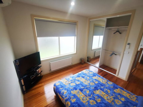 Private Luxury Bedroom - Accommodation Perth 2
