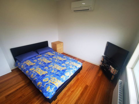 Private Luxury Bedroom - Accommodation Perth 0